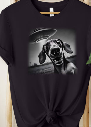 Dachshund Doxie Wiener Dog Weenie UFO Selfie T-Shirt