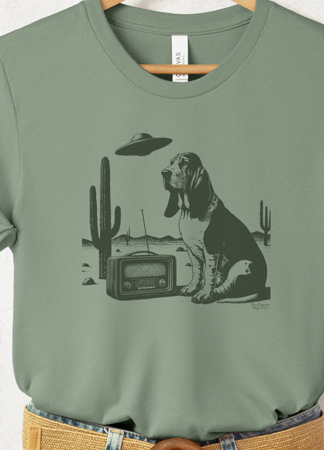 Basset Hound Vintage Radio T-Shirt