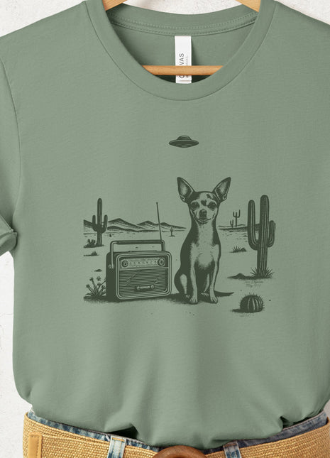 Chihuahua Vintage Radio T-Shirt