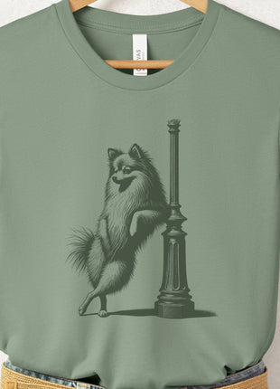 Pomeranian Lamppost Leaning T-Shirt
