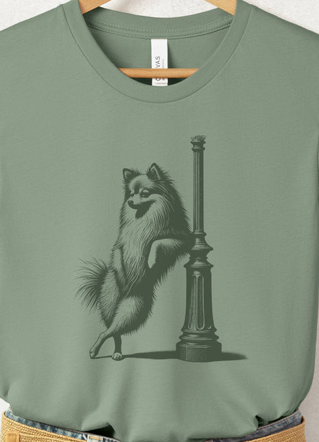 Pomeranian Lamppost Leaning T-Shirt