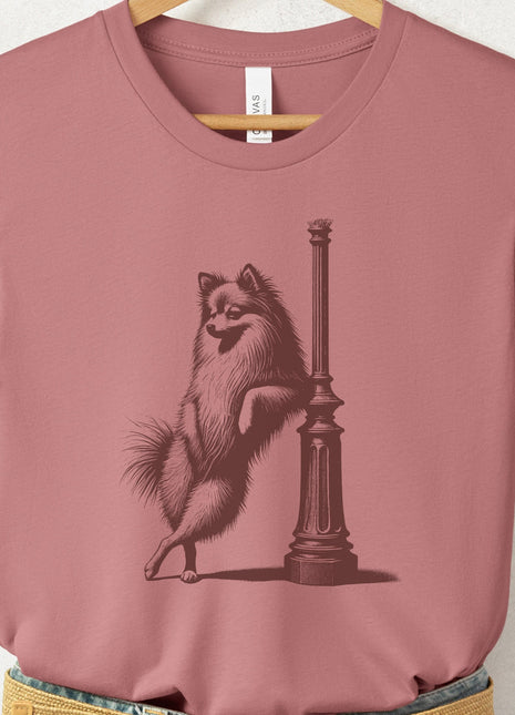 Pomeranian Lamppost Leaning T-Shirt